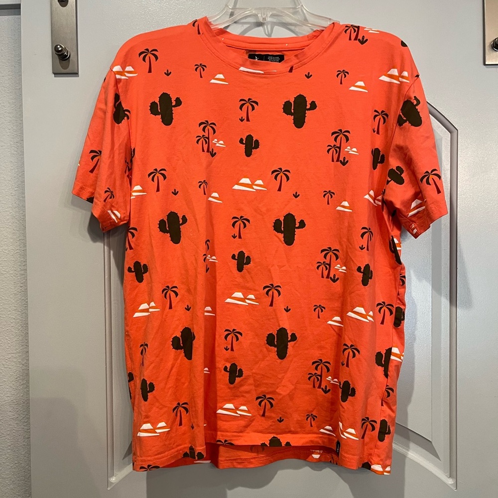 Velero orange cactus graphic t shirt. Unisex. Super cute!